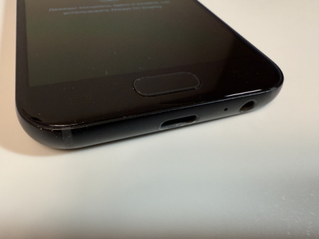 Lietots. Samsung A3 2017 SM-A320FL lieliskā stāvoklī, bez skrāpējumiem, ar lādētāju un maciņu