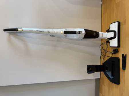 Rokas akumulatora putekļu sūcējs Concept Vp4150 labā stavoklī